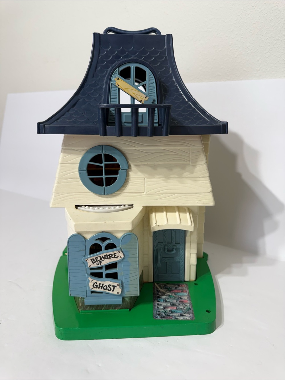HASBRO Weebles Wobble Haunted House 1976 Vintage Weeble (House Only)